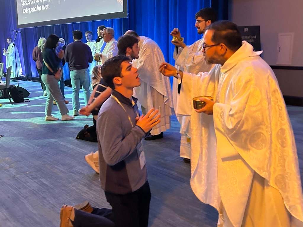 SEEK 2026 in Texas opens with rock concert by a priest, Mass