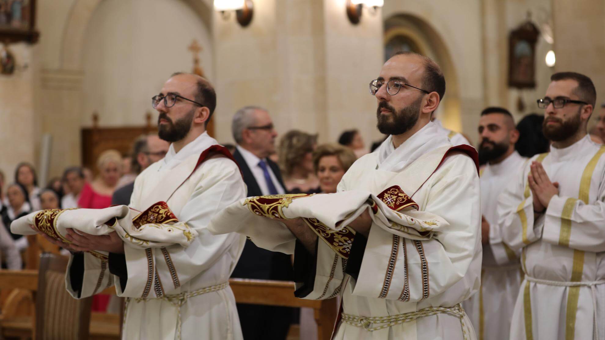 Diferentes caminos hacia una misma vocación: Hermanos gemelos ordenados sacerdotes en Alepo, Siria