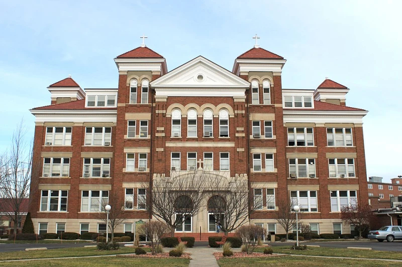 جامعة سيينا هايتس في ميشيغان تعلن إغلاقها بعد 105 سنوات جامعة سيينا هايتس في ميشيغان تعلن إغلاقها بعد 105 سنوات