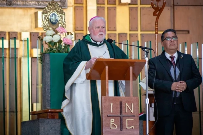 Monseñor Gallagher: La búsqueda de la verdad, no los crucifijos, define a las universidades católicas Monseñor Gallagher: La búsqueda de la verdad, no los crucifijos, define a las universidades católicas
