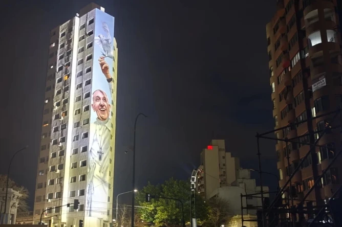 Nuevo hito argentino: El mural más grande del mundo rinde homenaje al Papa Francisco Nuevo hito argentino: El mural más grande del mundo rinde homenaje al Papa Francisco