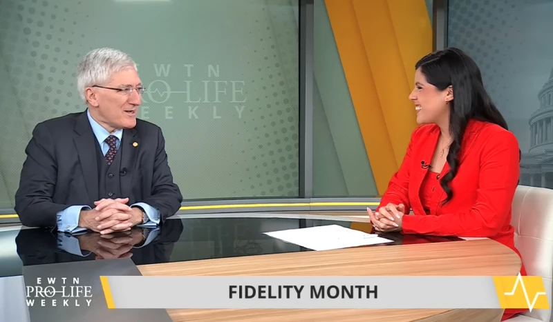 「忠実な月間」は、アメリカ人を神と愛国主義に戻すことを意味する、と哲学者は言う。