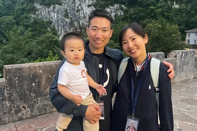 Contempler un crucifix a conduit à la conversion de jeunes athées chinois