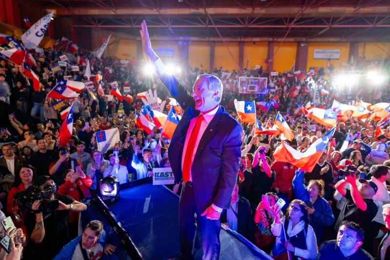 Chile elege conservador para presidente e derrota adversário do Partido Comunista