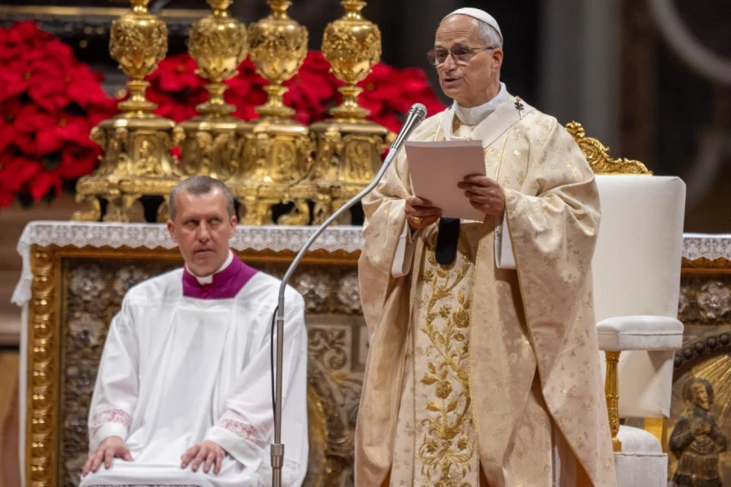 Pope, at Christmas Day Mass, says wars fed by falsehoods send young people to their deaths