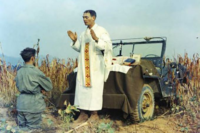 La foi sous le feu : les aumôniers militaires catholiques à travers les guerres américaines
